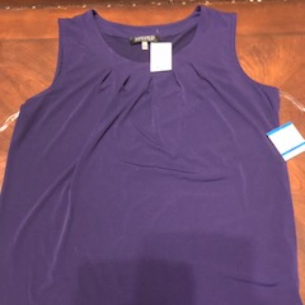 Ladies sleeveless top-NWT